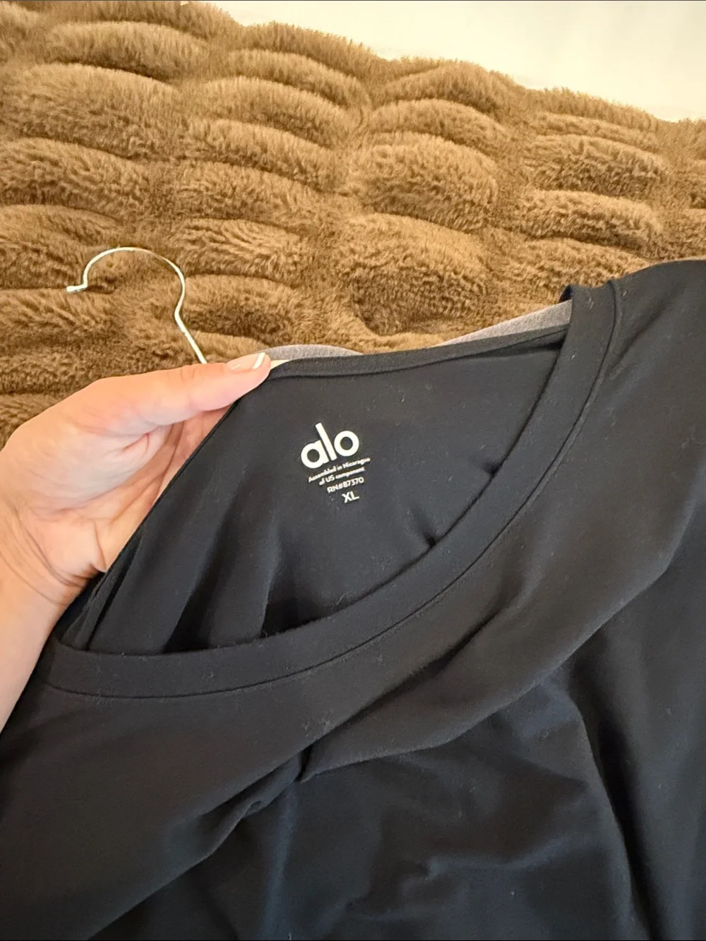 ALO Yoga Black Short Sleeve Crew Tee for Men